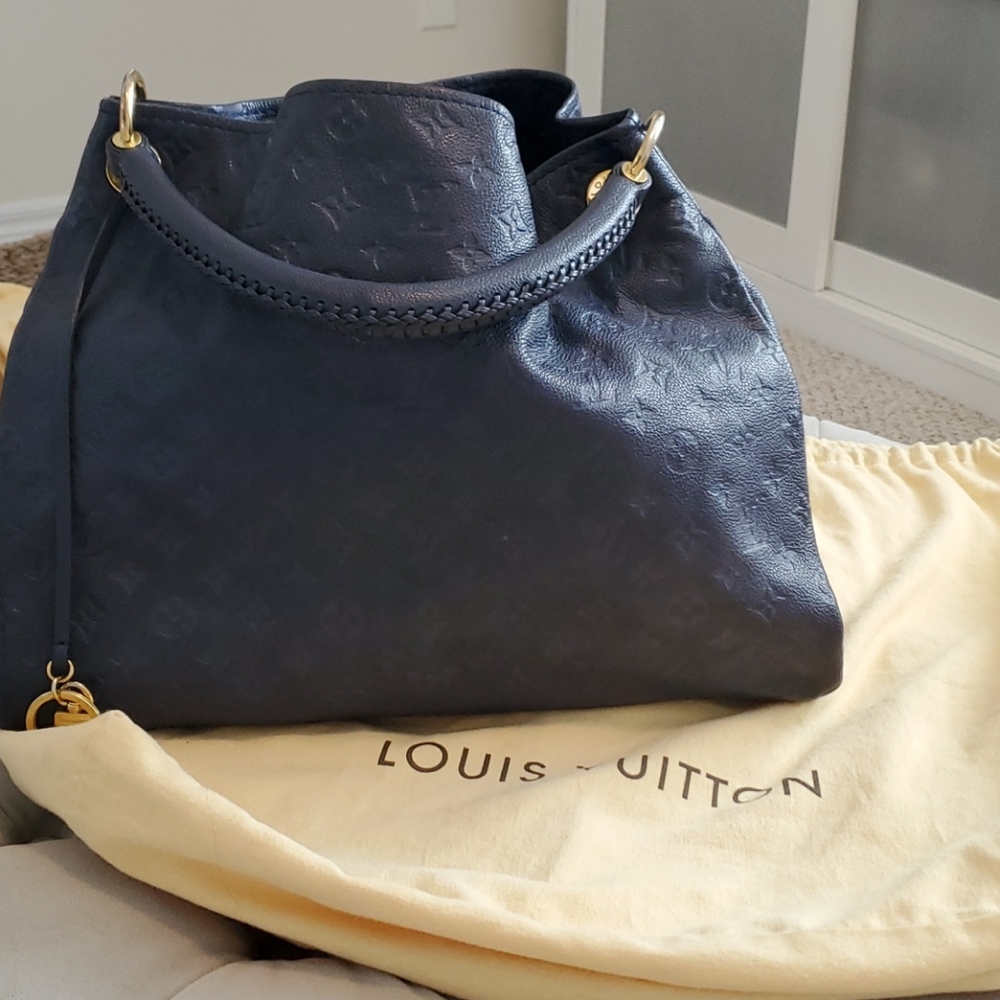 Louis Vuitton large artsy mm navy blue